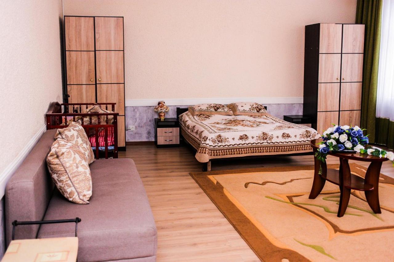 Hotel "Aishadeluxe" Taraz Exteriör bild