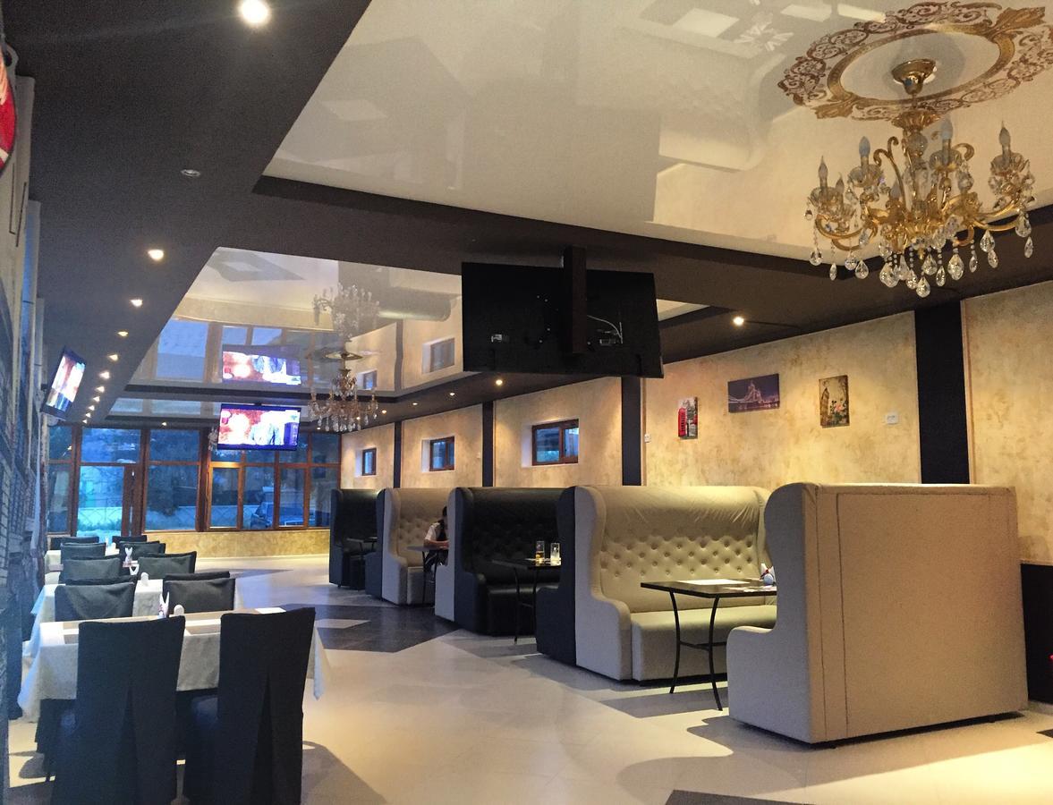 Hotel "Aishadeluxe" Taraz Exteriör bild