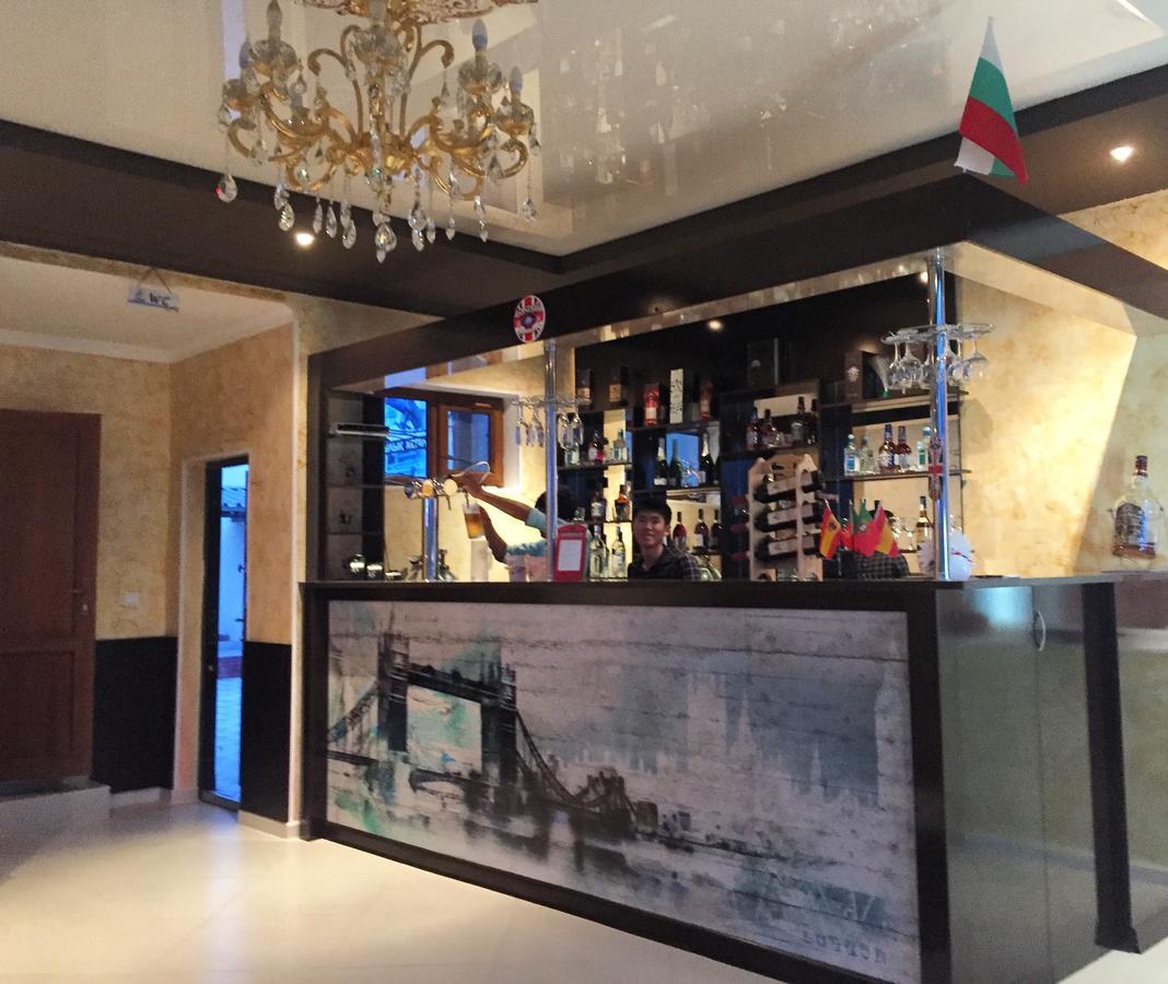 Hotel "Aishadeluxe" Taraz Exteriör bild