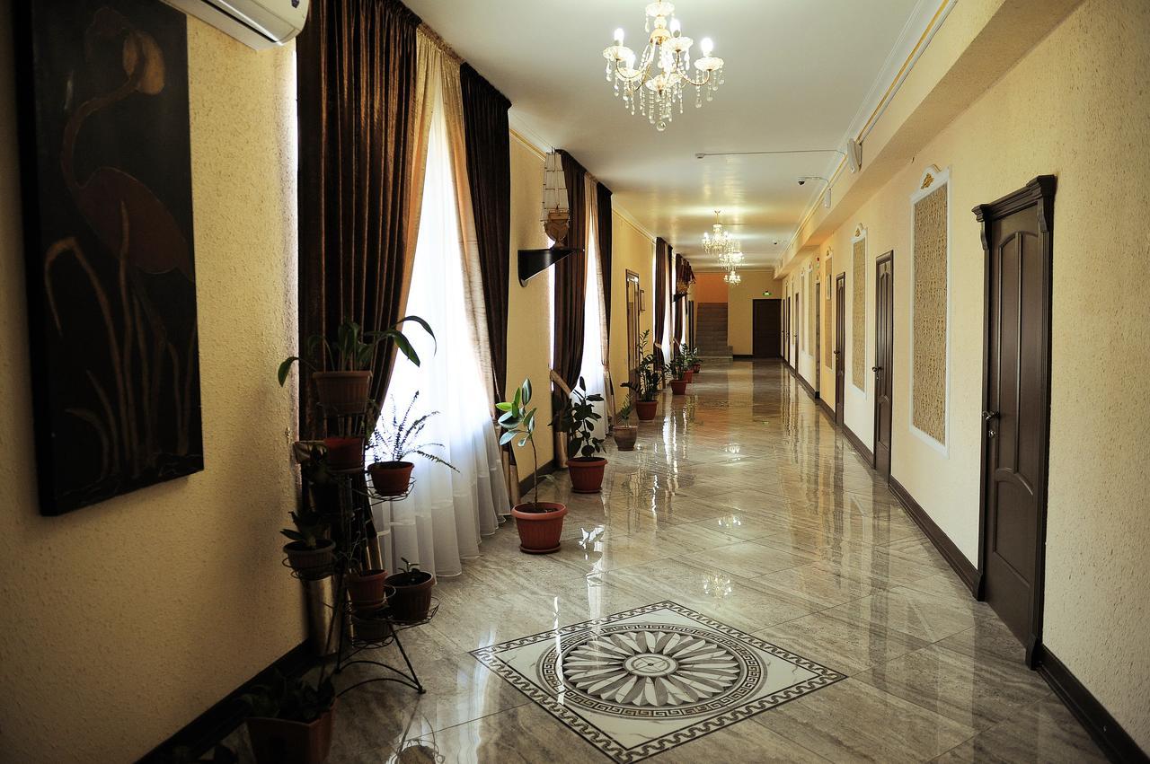 Hotel "Aishadeluxe" Taraz Exteriör bild