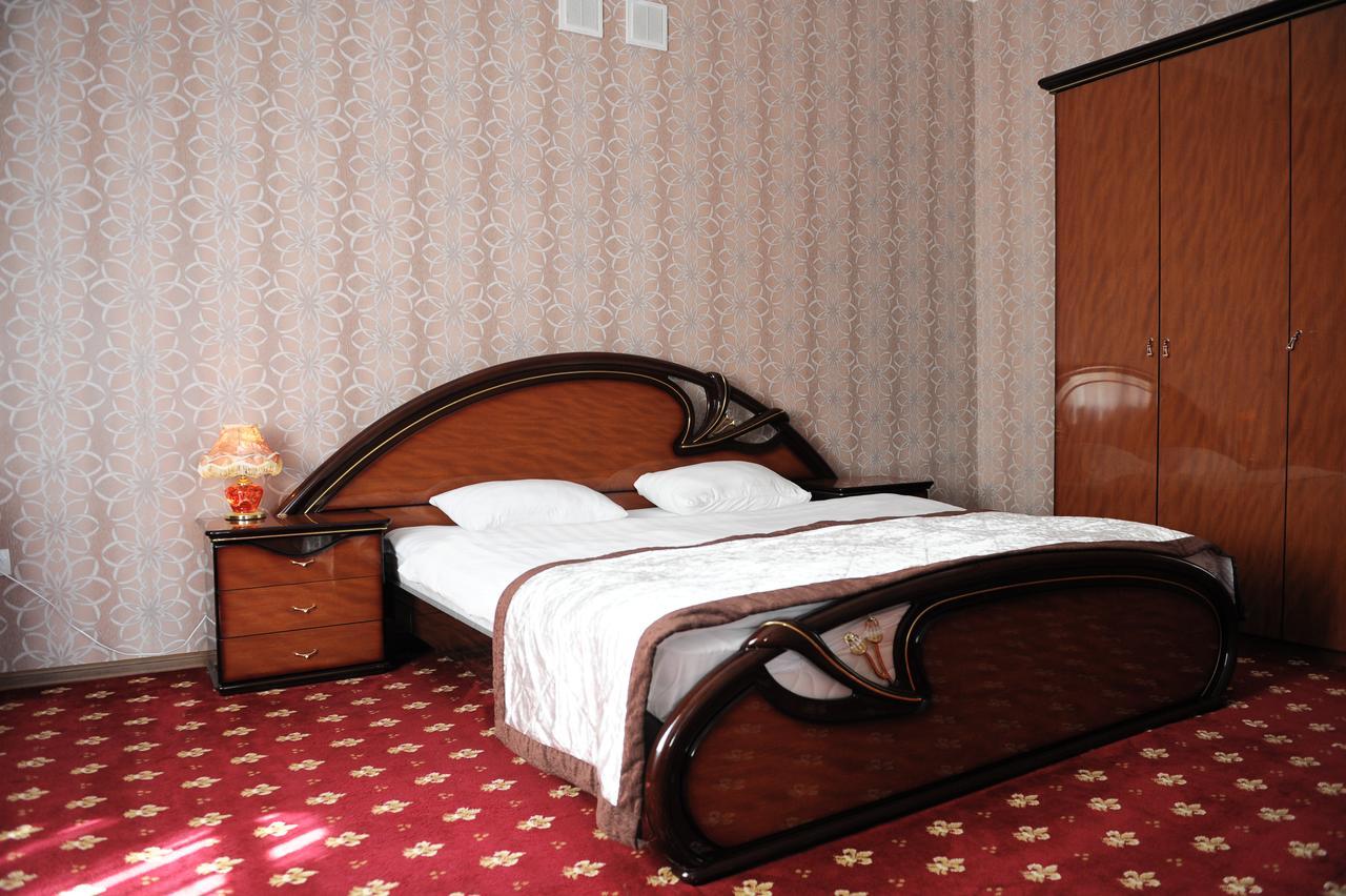 Hotel "Aishadeluxe" Taraz Exteriör bild