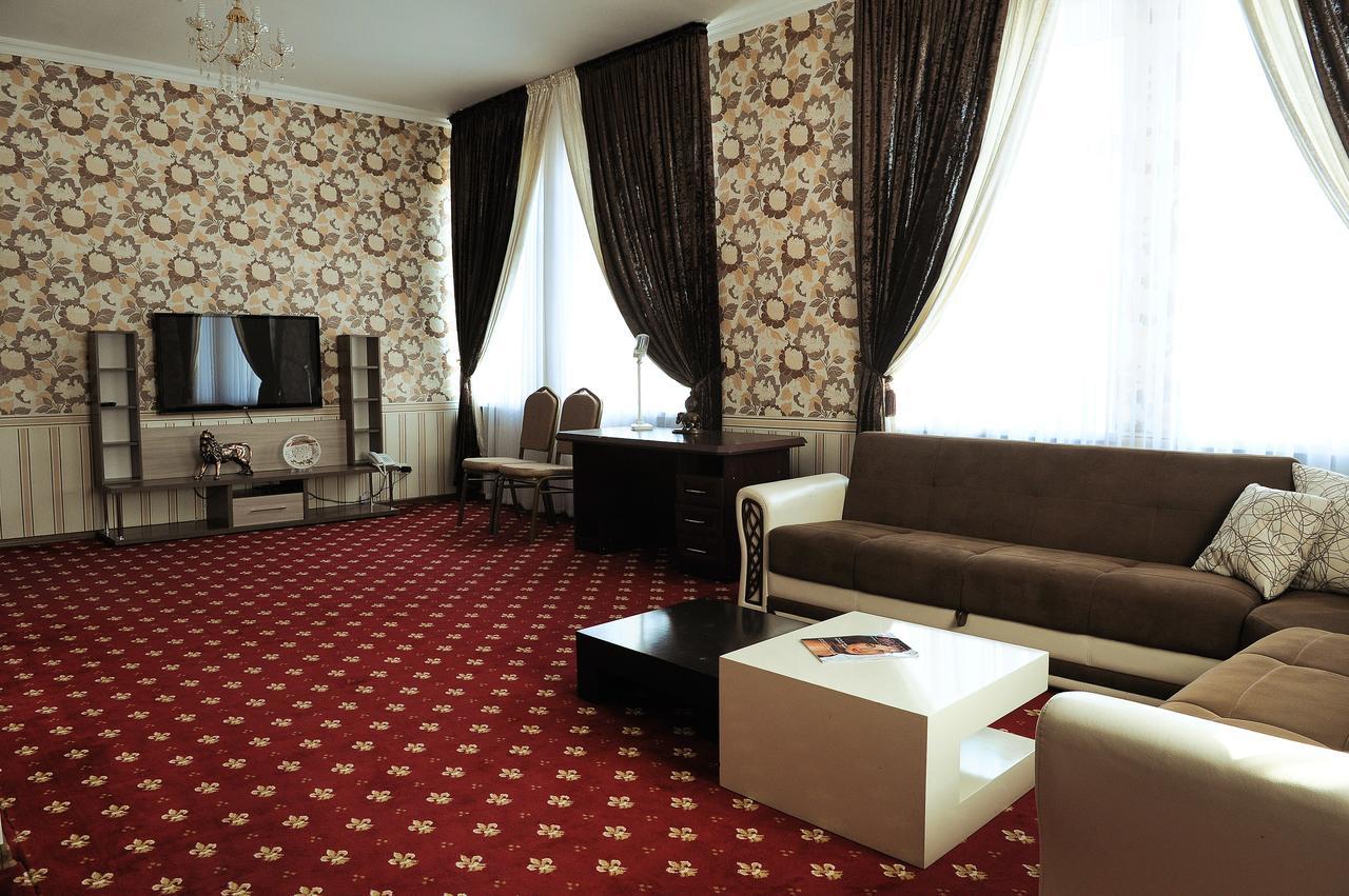 Hotel "Aishadeluxe" Taraz Exteriör bild