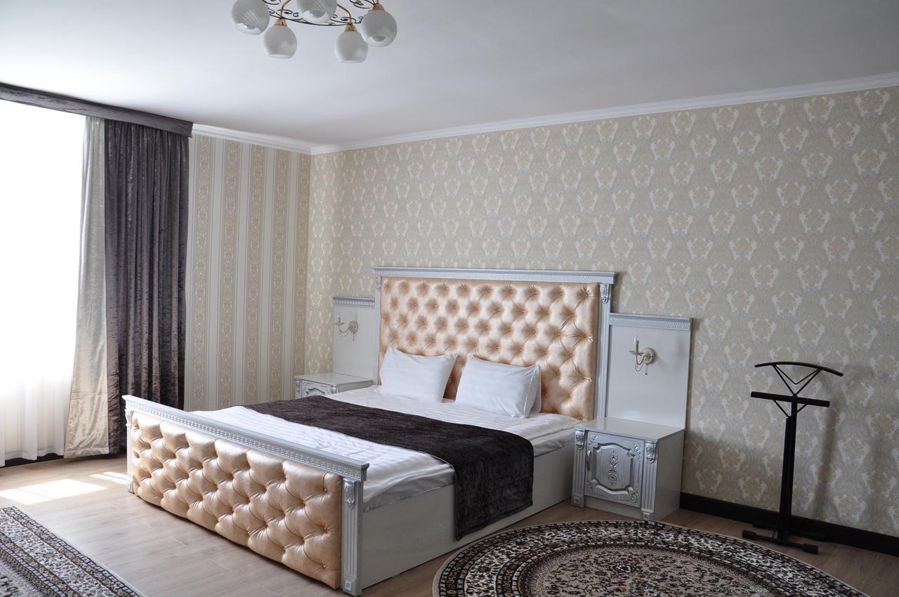 Hotel "Aishadeluxe" Taraz Exteriör bild