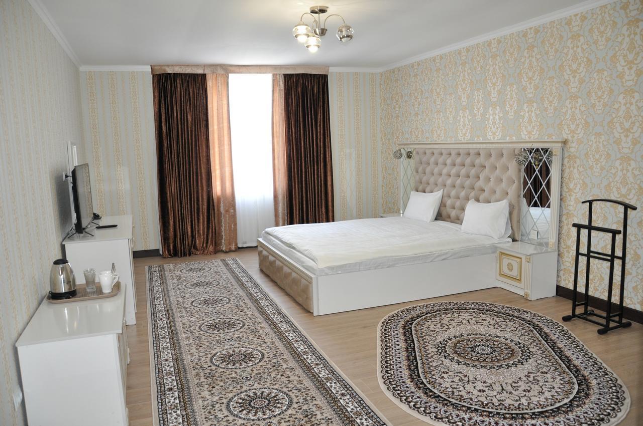 Hotel "Aishadeluxe" Taraz Exteriör bild