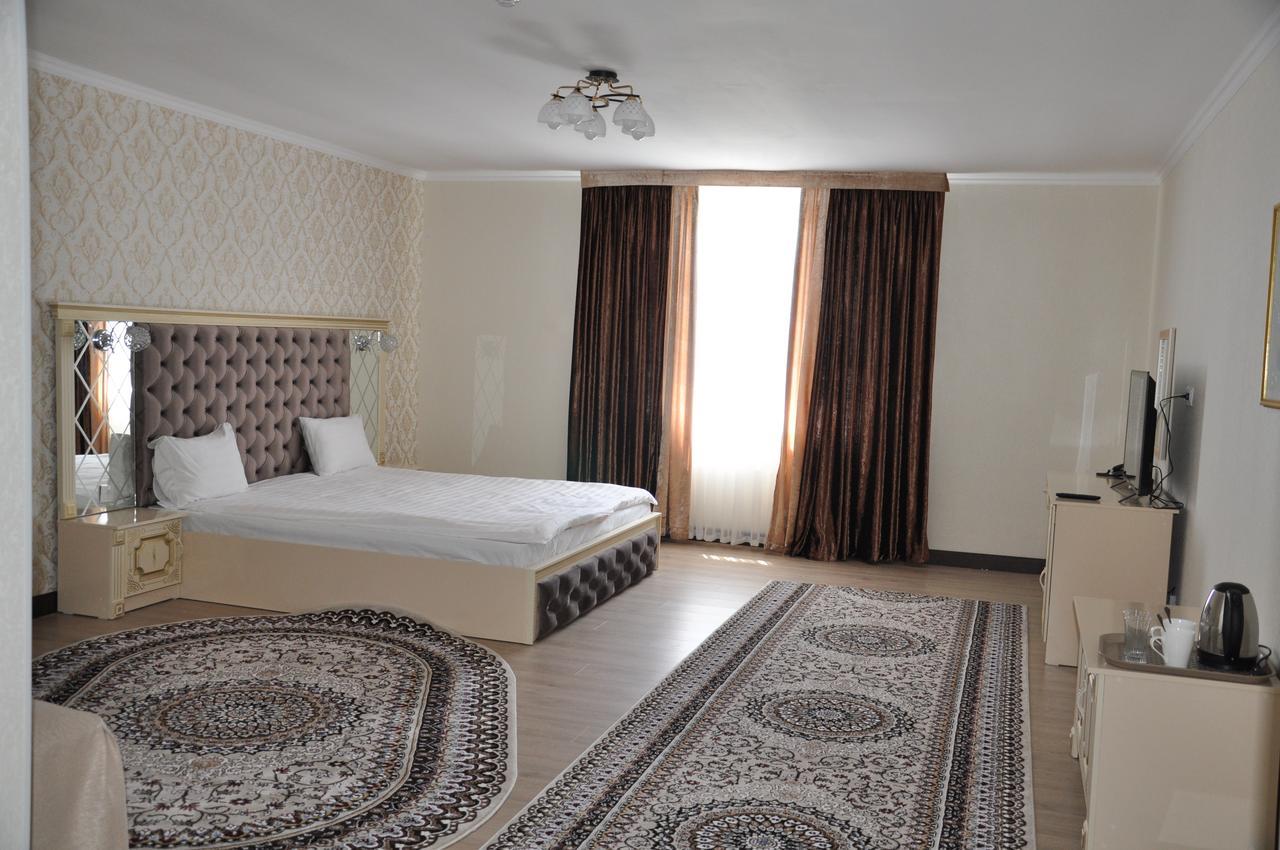 Hotel "Aishadeluxe" Taraz Exteriör bild