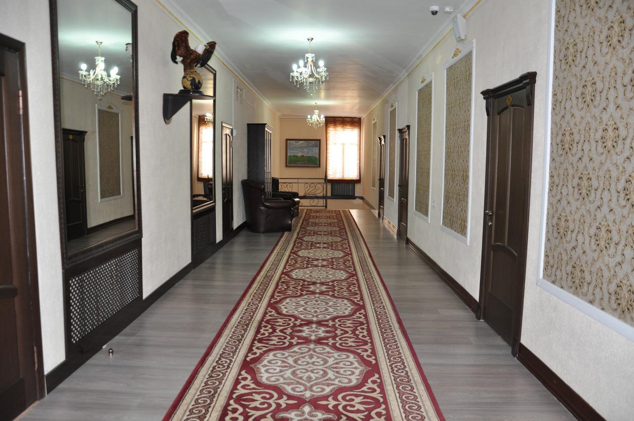 Hotel "Aishadeluxe" Taraz Exteriör bild