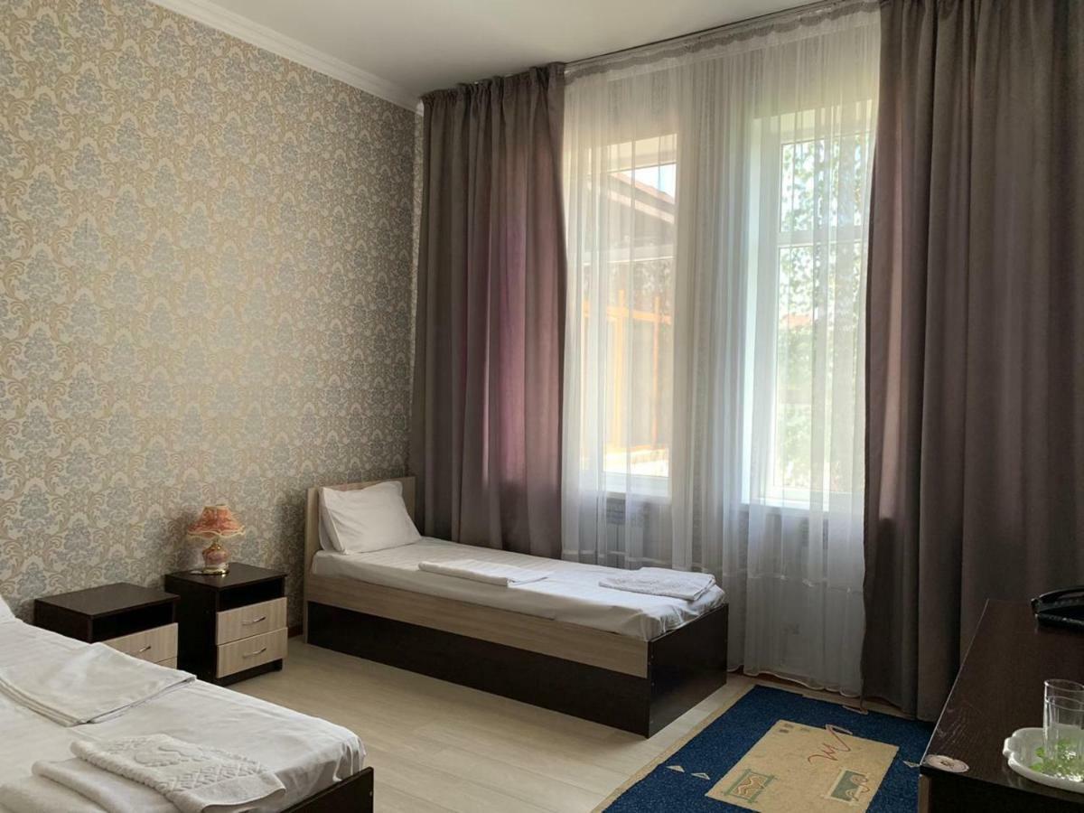 Hotel "Aishadeluxe" Taraz Exteriör bild