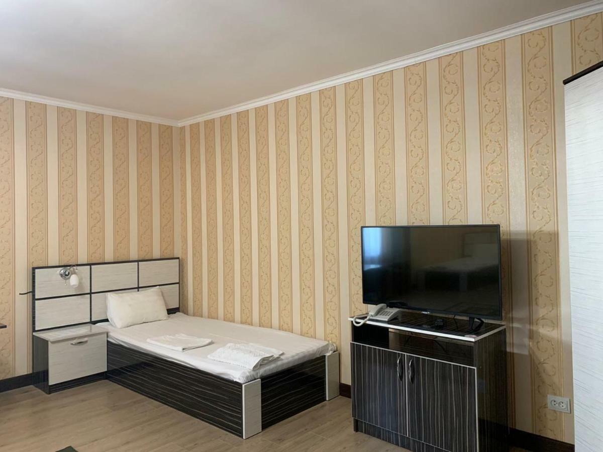 Hotel "Aishadeluxe" Taraz Exteriör bild