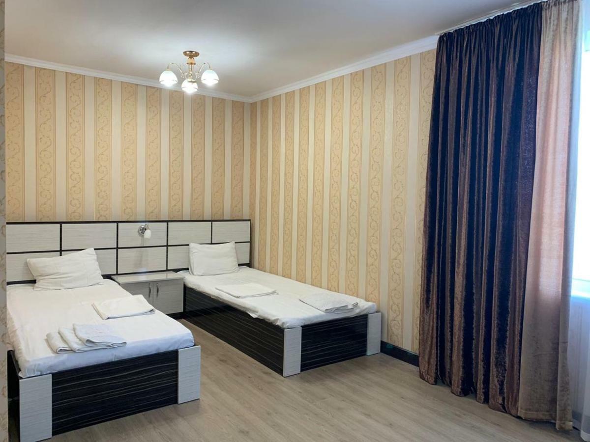 Hotel "Aishadeluxe" Taraz Exteriör bild